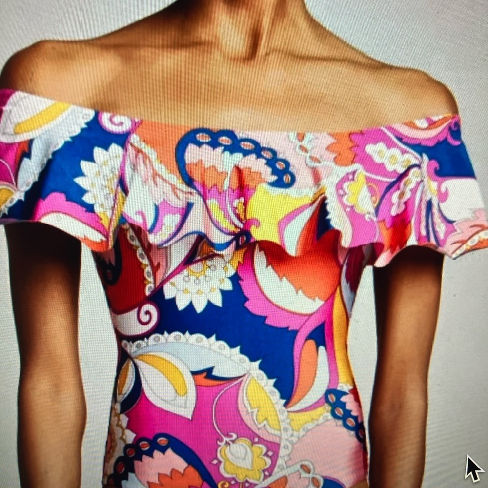 NWT Trina Turk Fontaine off the shoulder One Piece ruffle Swim Suit
Size 12